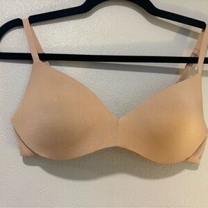 SKIMS Women's Bra clay 34B push up NWOT wireless form super push up